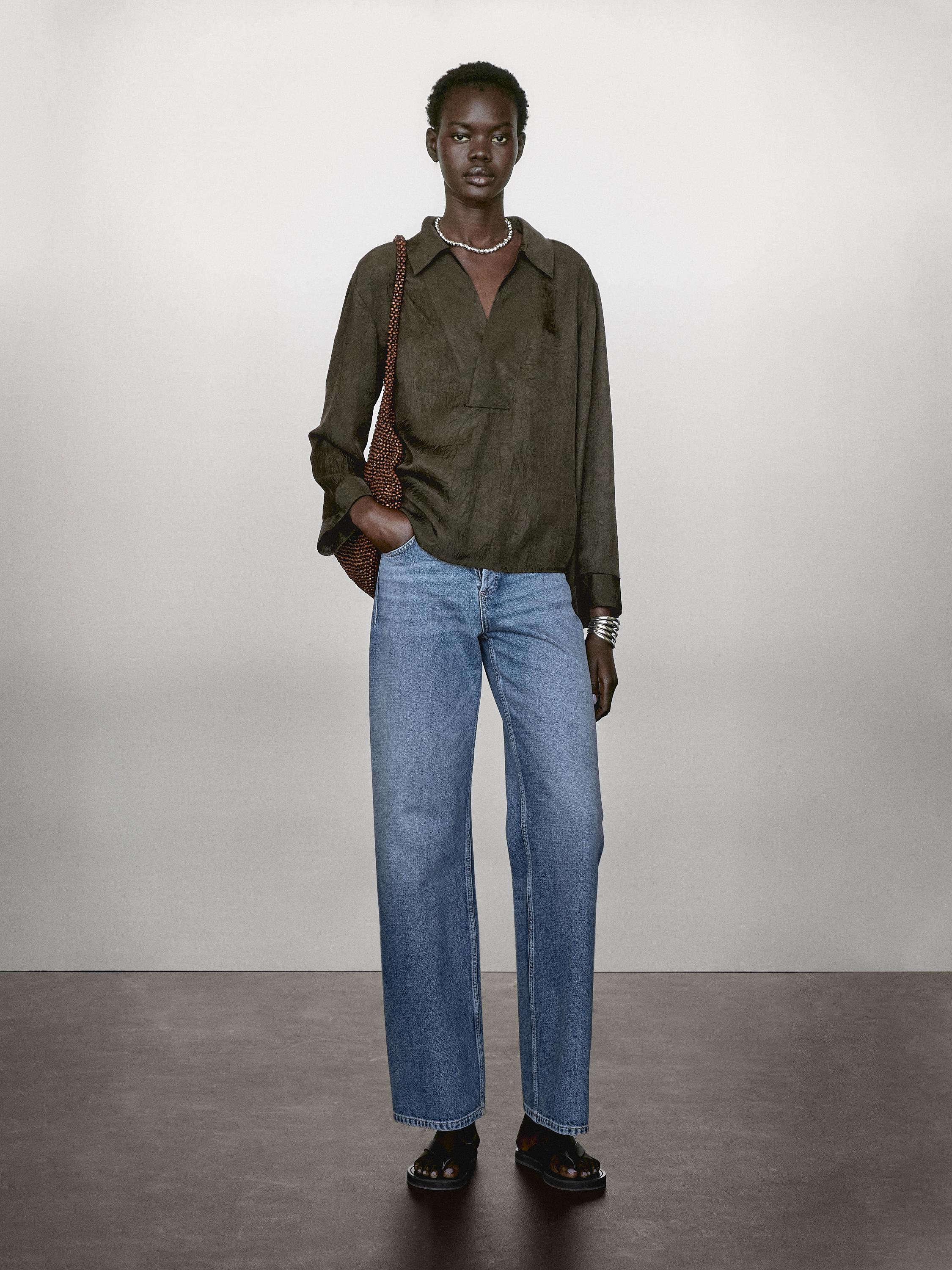 Flowing blouse with polo collar